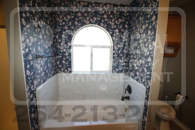 Building Photo - Lisa Lane Living – Simple, Smart & Ready for You!