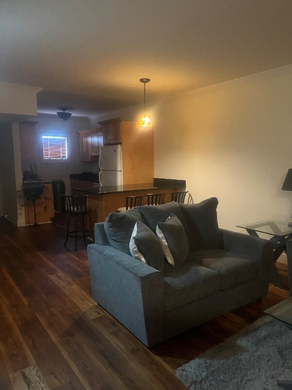 Building Photo - 413 Swallow Dr