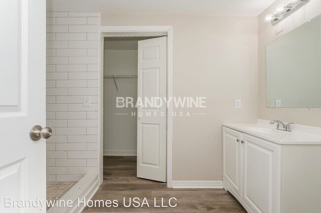 Building Photo - 2 br, 1.5 bath House - 3914 Winston Dr, Ne...