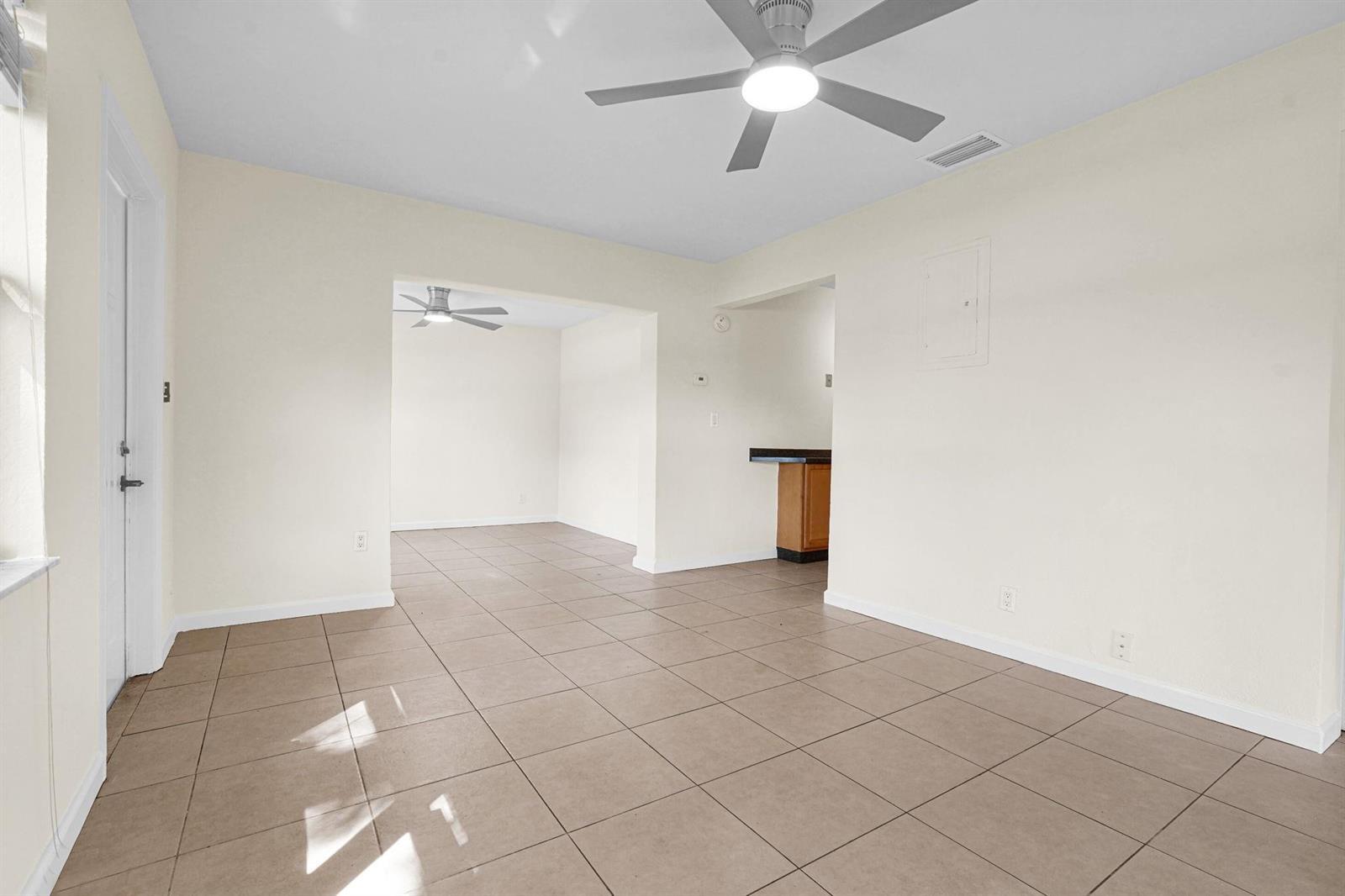 Building Photo - 261 NE 45th St