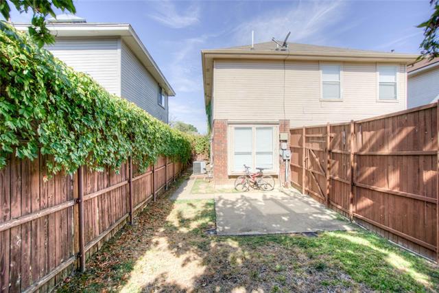 Building Photo - 2218 Meadowstone Dr