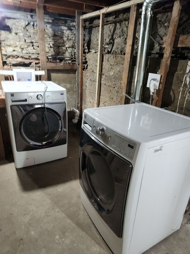 Building Photo - 264 N Jackson St