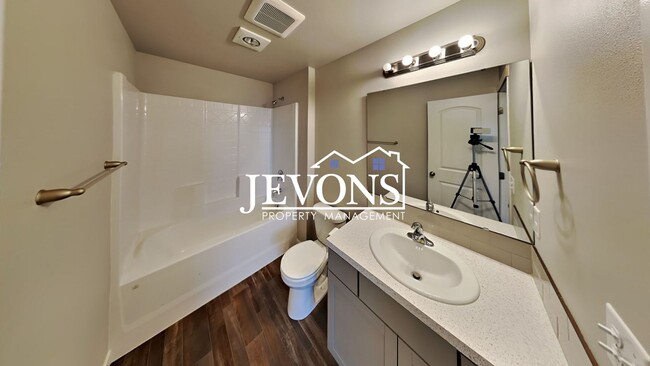 Building Photo - $500 Off on the First Month!! Enchanting 2020-built single-family home in Yakima