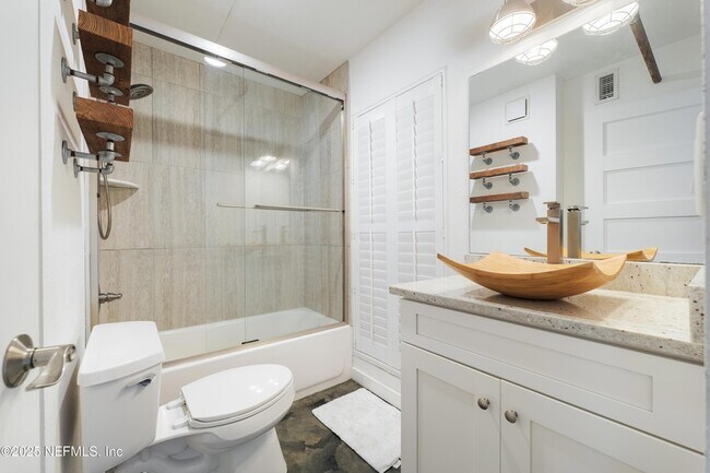 Building Photo - 275 1st St S