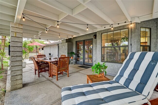 Building Photo - 2400 La Solana Way