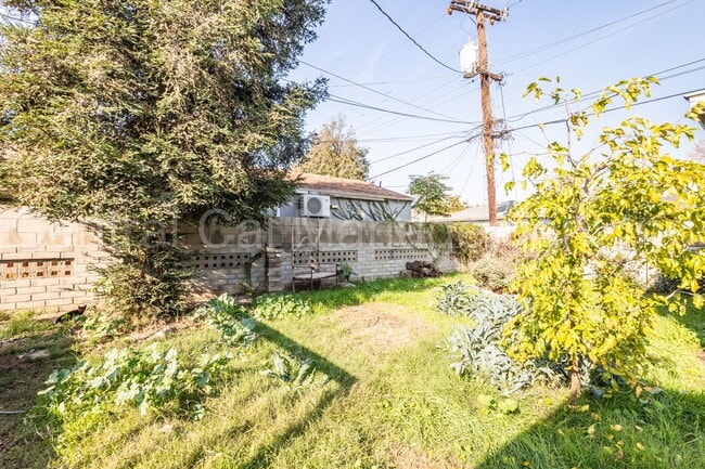 Building Photo - 3 Bedroom/1 Bath Home - $1995 Per Month!