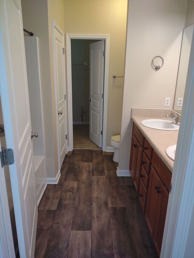 Building Photo - Lovely 3-Bedroom Home located near NCSU!