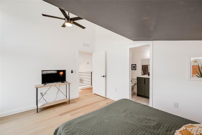 Building Photo - 1208 Luna St