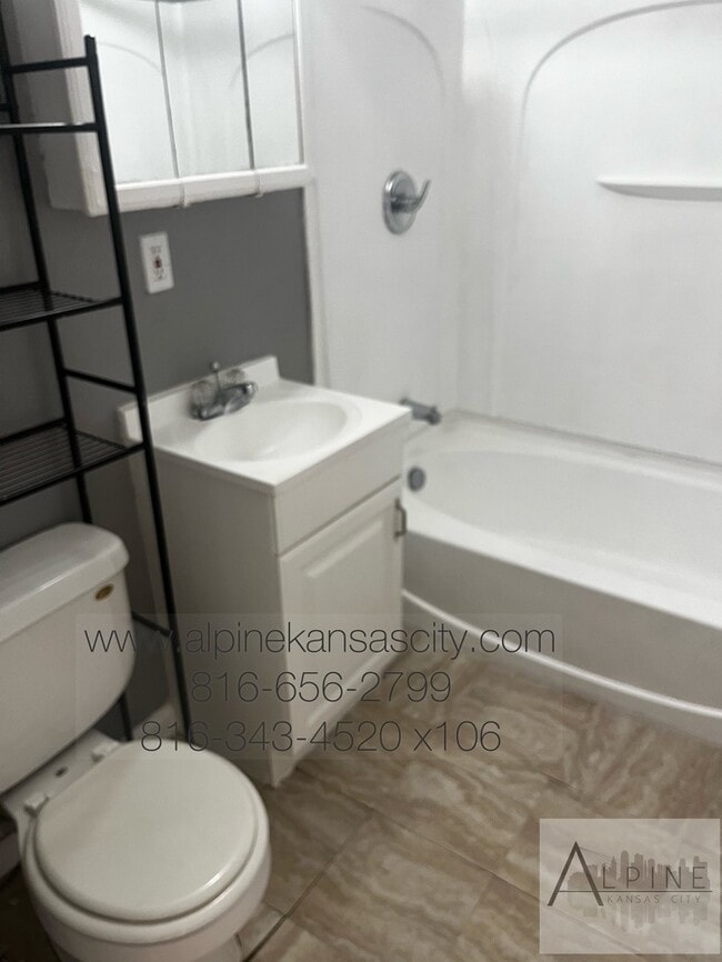 Building Photo - Spacious Vineyard Ranch, Fenced, Deck!