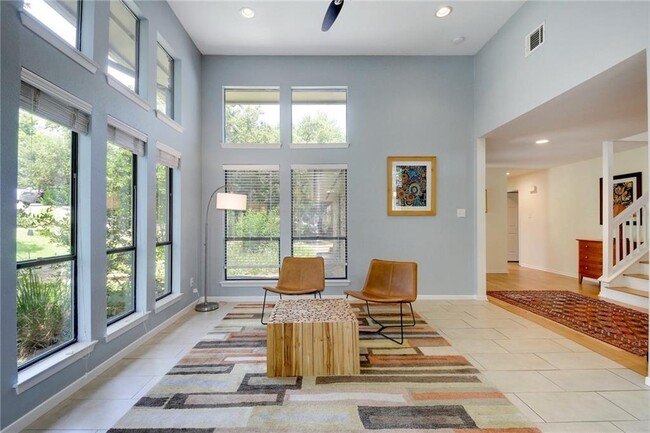 Building Photo - 2303 Doral Dr