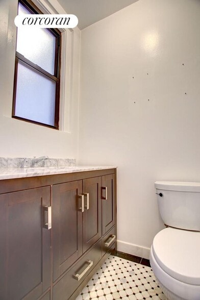 Building Photo - 83 W Washington Pl