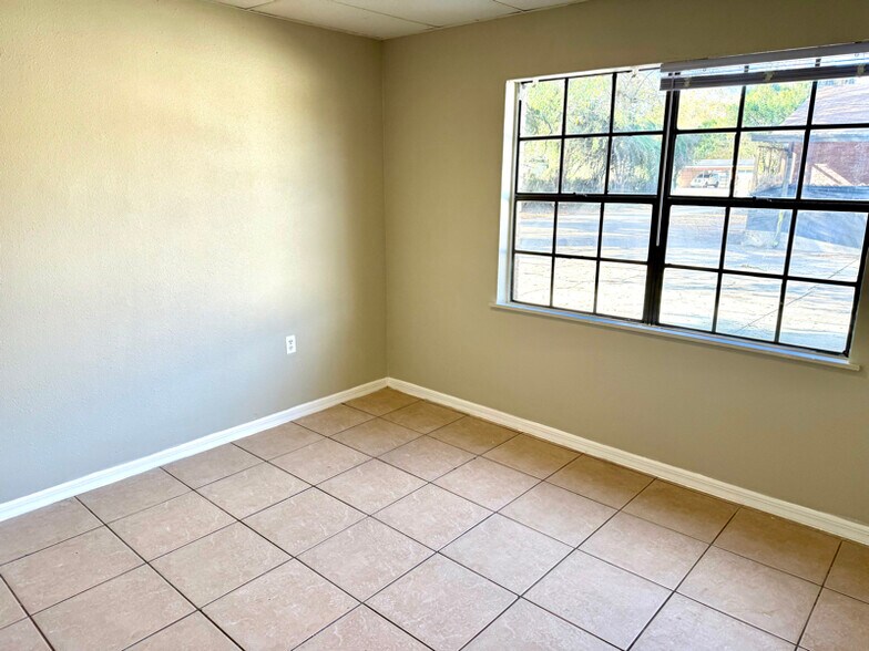 Building Photo - 2504 Ave O NW