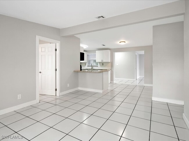 Building Photo - 1320 Barbizon Ln