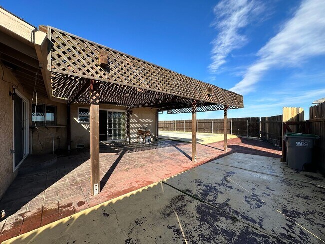 Building Photo - Three Bedroom - Country Living