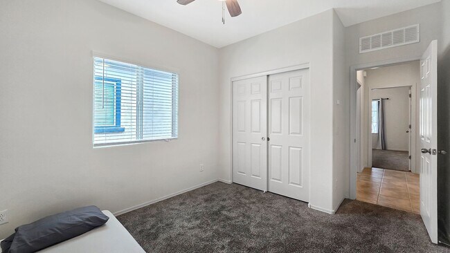 Building Photo - Like new home! Pristine condition!