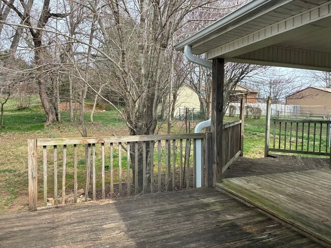 Building Photo - **NEW PRICE**   **New Paint**   **New Carpet**  Ready for YOU!!