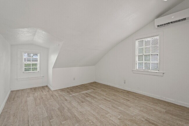 Building Photo - 1415 Church St