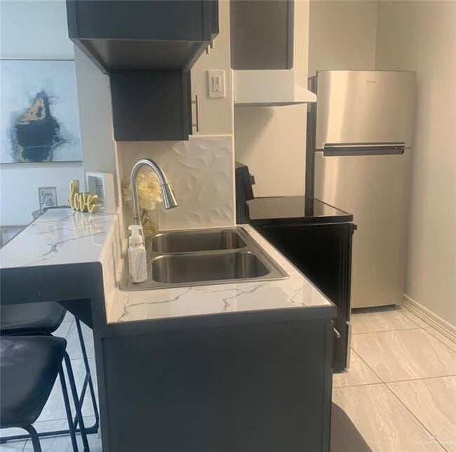 Building Photo - 16 Broadway St