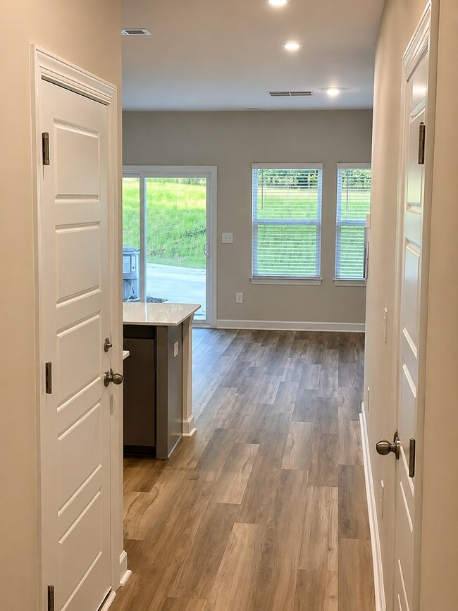 Building Photo - Wonderful Townhome with Pickleball Court