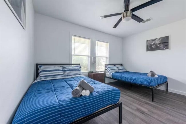 Building Photo - 9715 Dallum Dr