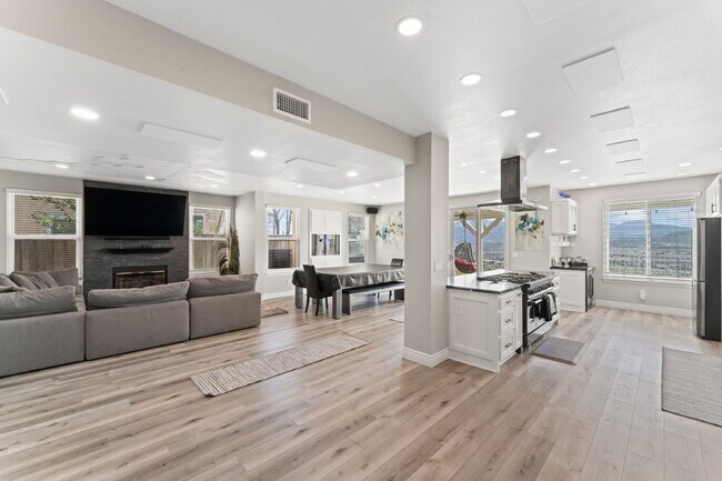 Building Photo - 18554 Olympian Ct