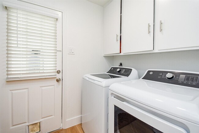 Building Photo - 4947 Cheena Dr