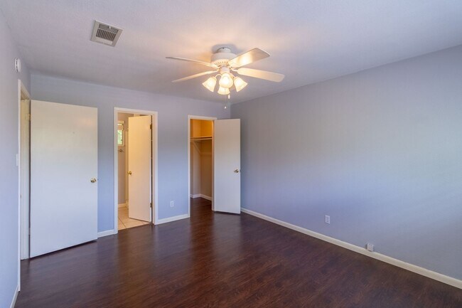 Building Photo - Beautiful 3 bedroom Home in West Congress!