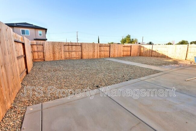 Building Photo - 5 Oak Manor Way