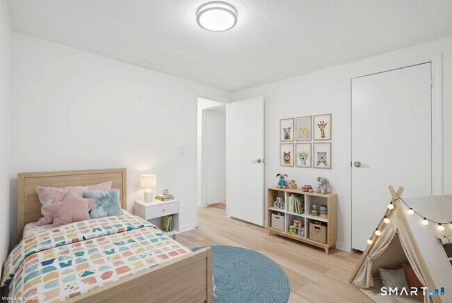 Building Photo - 9 Crescent Park Rd