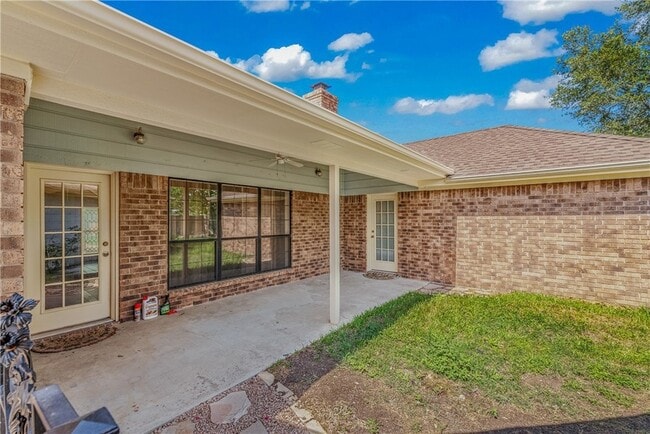 Building Photo - 1806 Rosebud Ct