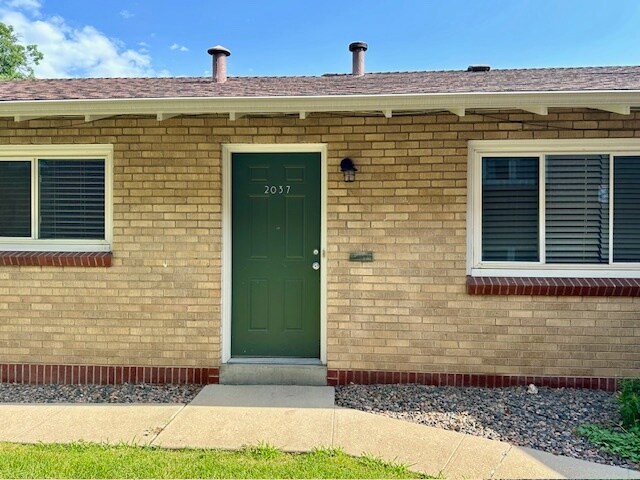 Entrance - 2037 S Milwaukee St