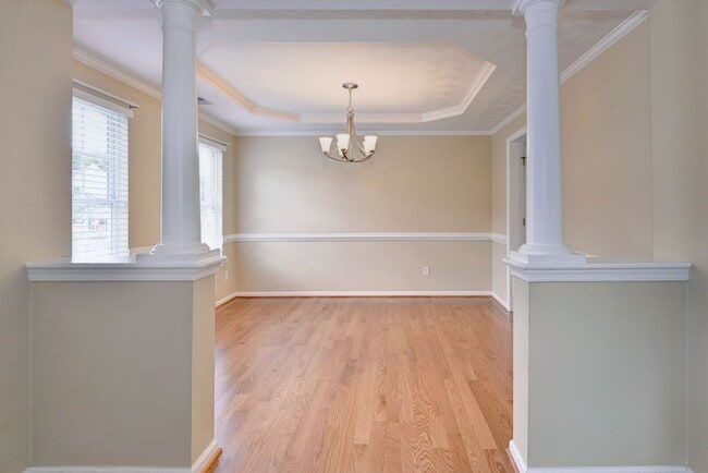 Building Photo - Spacious & Updated Hampton Home