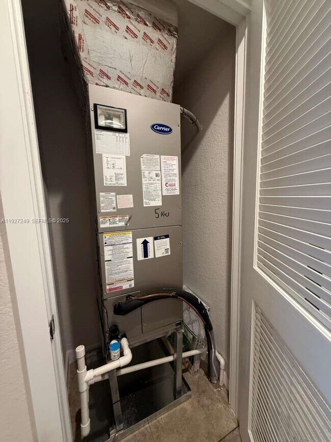 Building Photo - 1037 NW 5th St