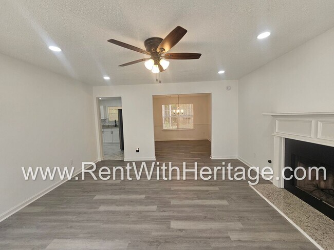 Building Photo - Gorgeous 3bd/ 2.5 bath Home in Popular Nat...