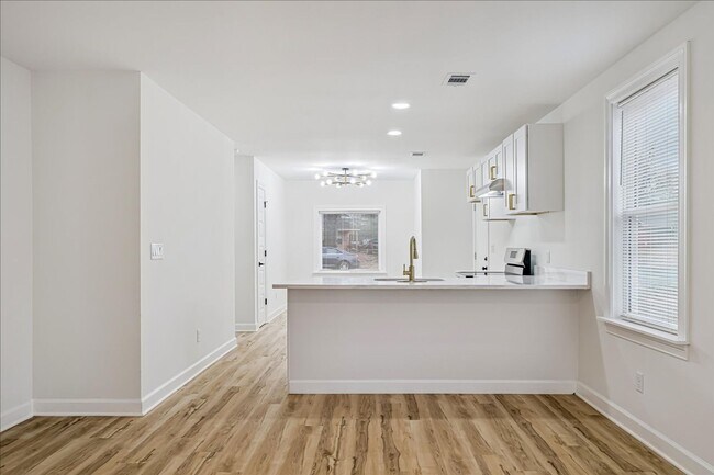 Building Photo - Spacious 4BR/2BA Home with 1,387 Sq Ft — Prime Memphis Location!