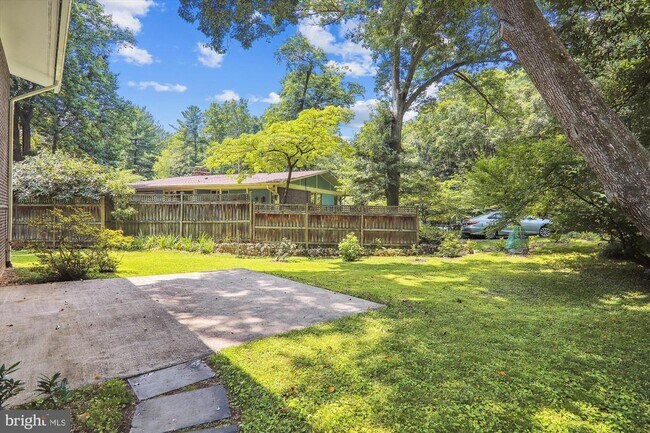 Building Photo - 3945 Rickover Rd
