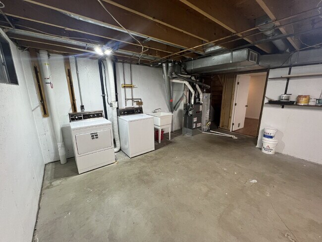 Building Photo - 7052 E Briarwood Dr