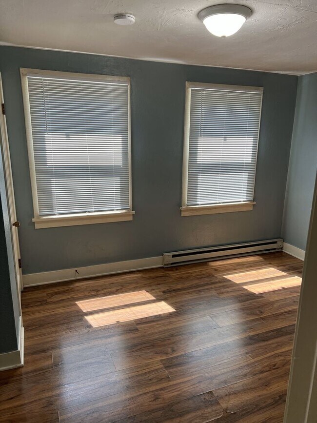 Building Photo - L992
