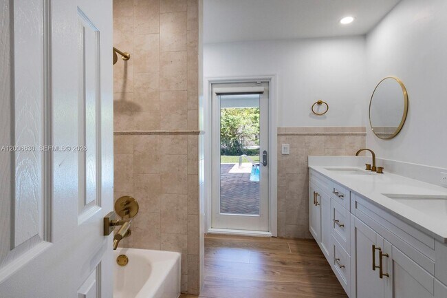 Building Photo - 13050 SW 71st Ave