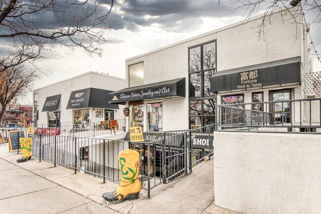 Building Photo - 350 S Jackson St