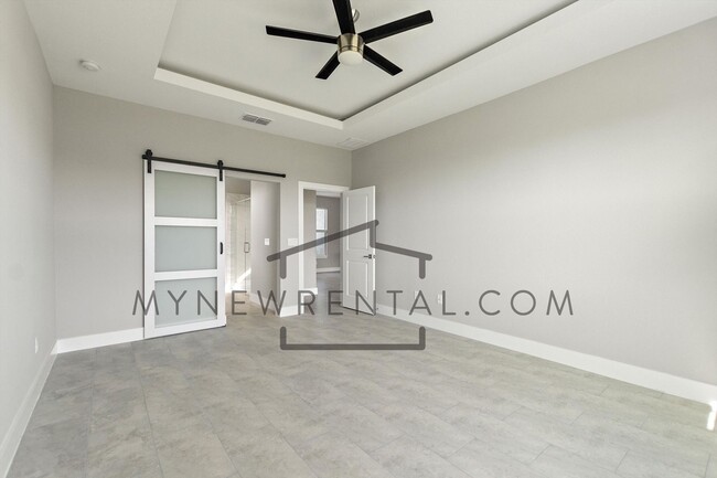 Building Photo - 25307 Alicante Dr