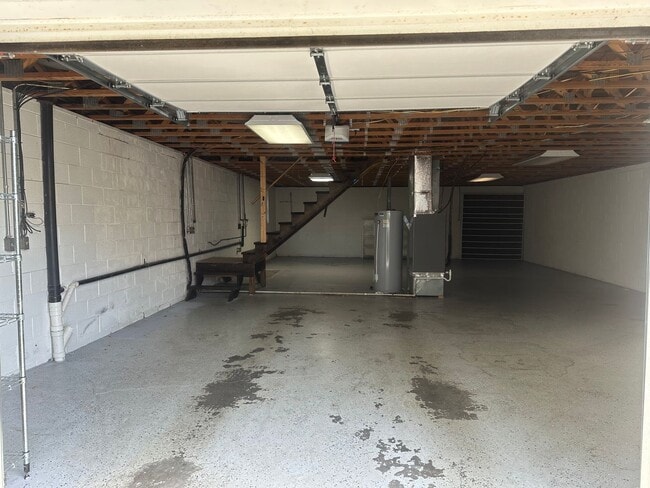 Building Photo - Charming 3 bedroom 2 bathroom home