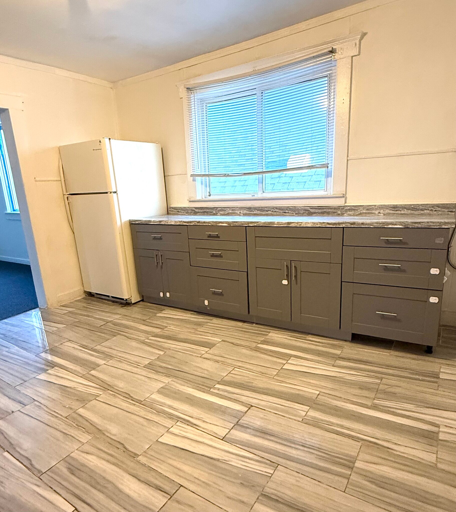 Building Photo - 9727 Dequindre St