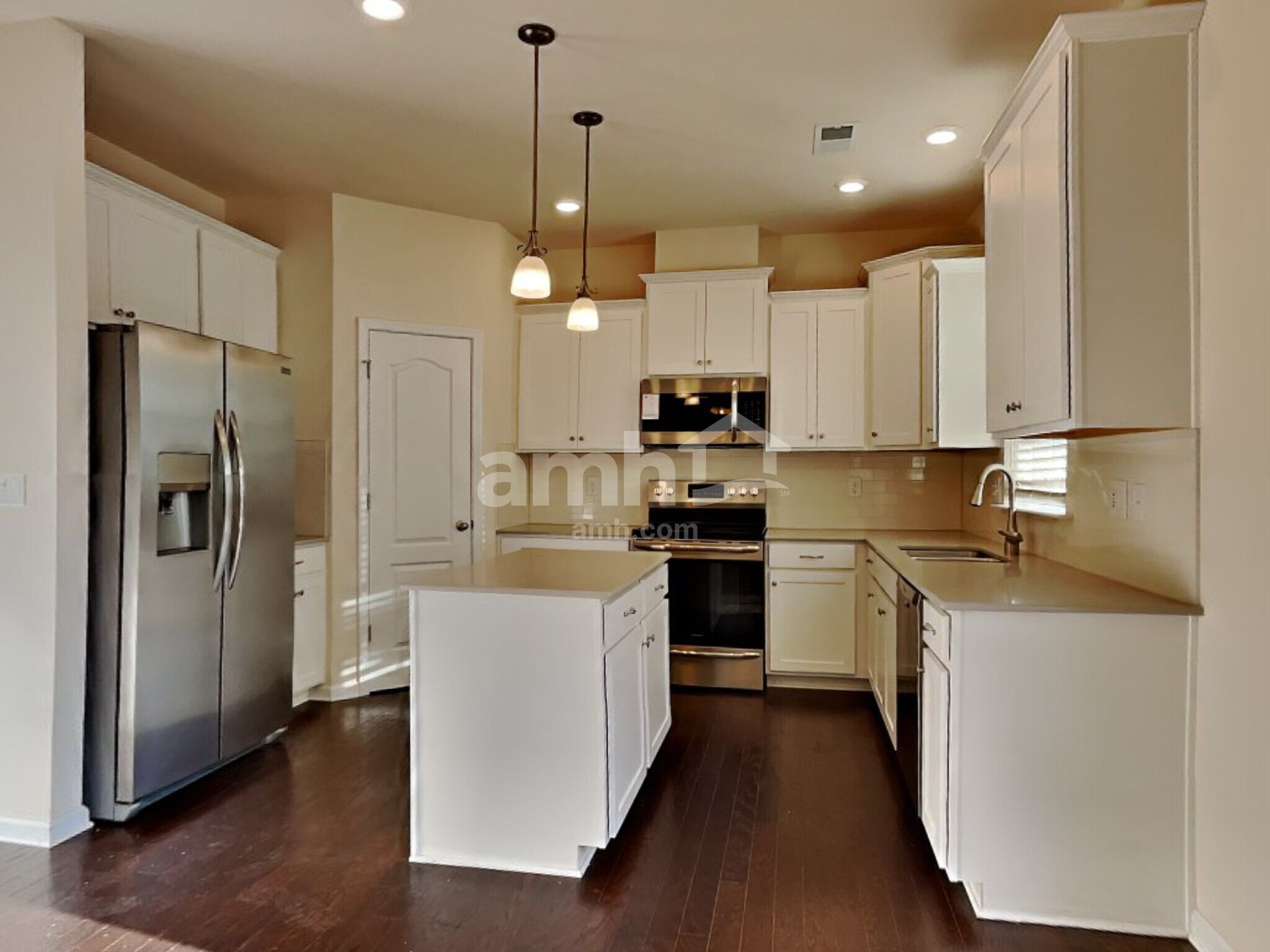 Building Photo - 154 Eden Ave