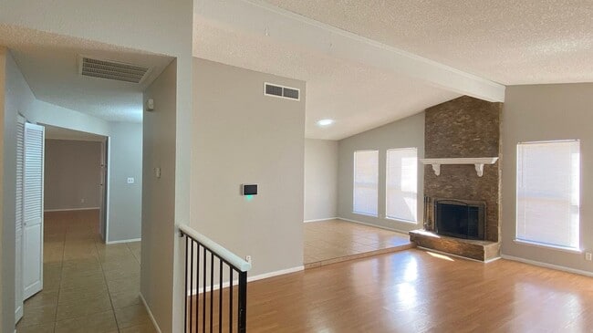 Building Photo - 8740 Cremona Dr