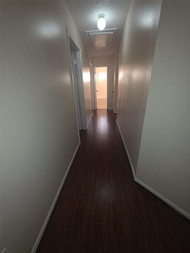 Building Photo - 1907 Summerfield Pl