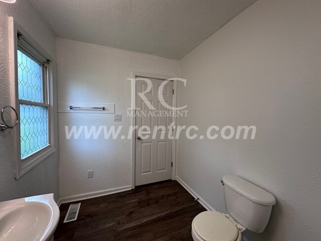 Building Photo - 702 Sandusky-