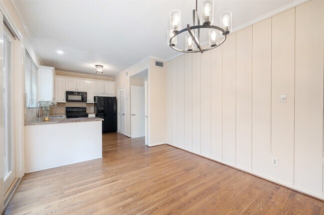 Building Photo - 5850 Valley Forge Dr