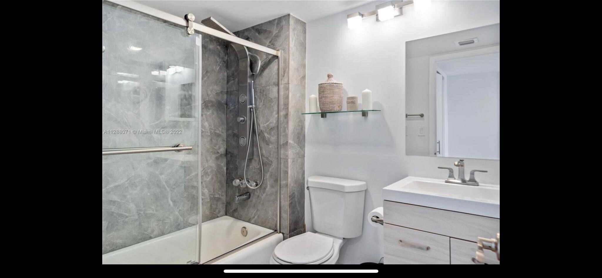 Building Photo - 400 S Pointe Dr