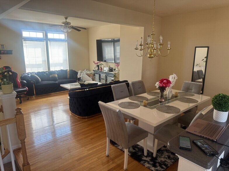 Building Photo - 2112 Lockwood Dr